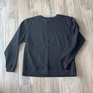 Active men’s black pullover crew neck sweater